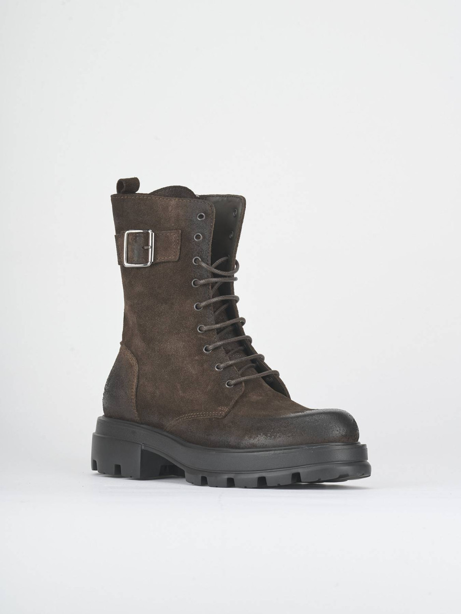 Anfibi tacco 2cm camoscio testa