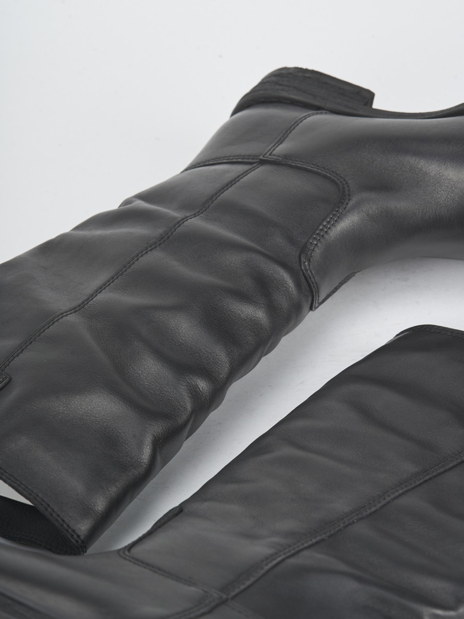 Botas de tacón bajo tacón 2 cm negro cuero