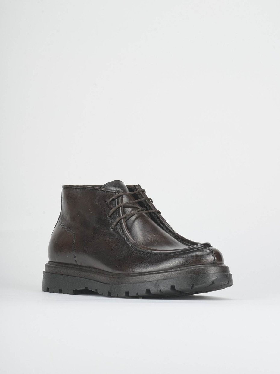 Stringate pelle testa