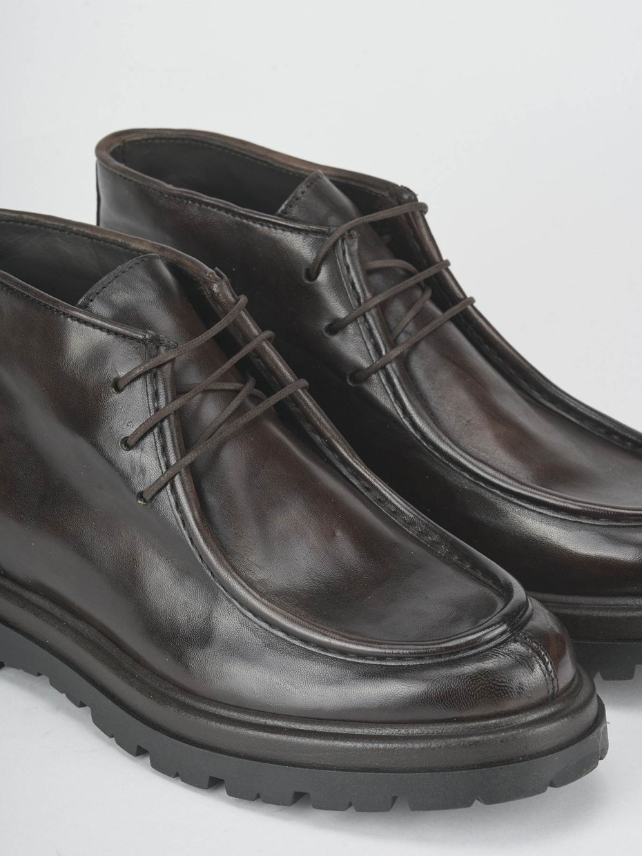 Stringate pelle testa