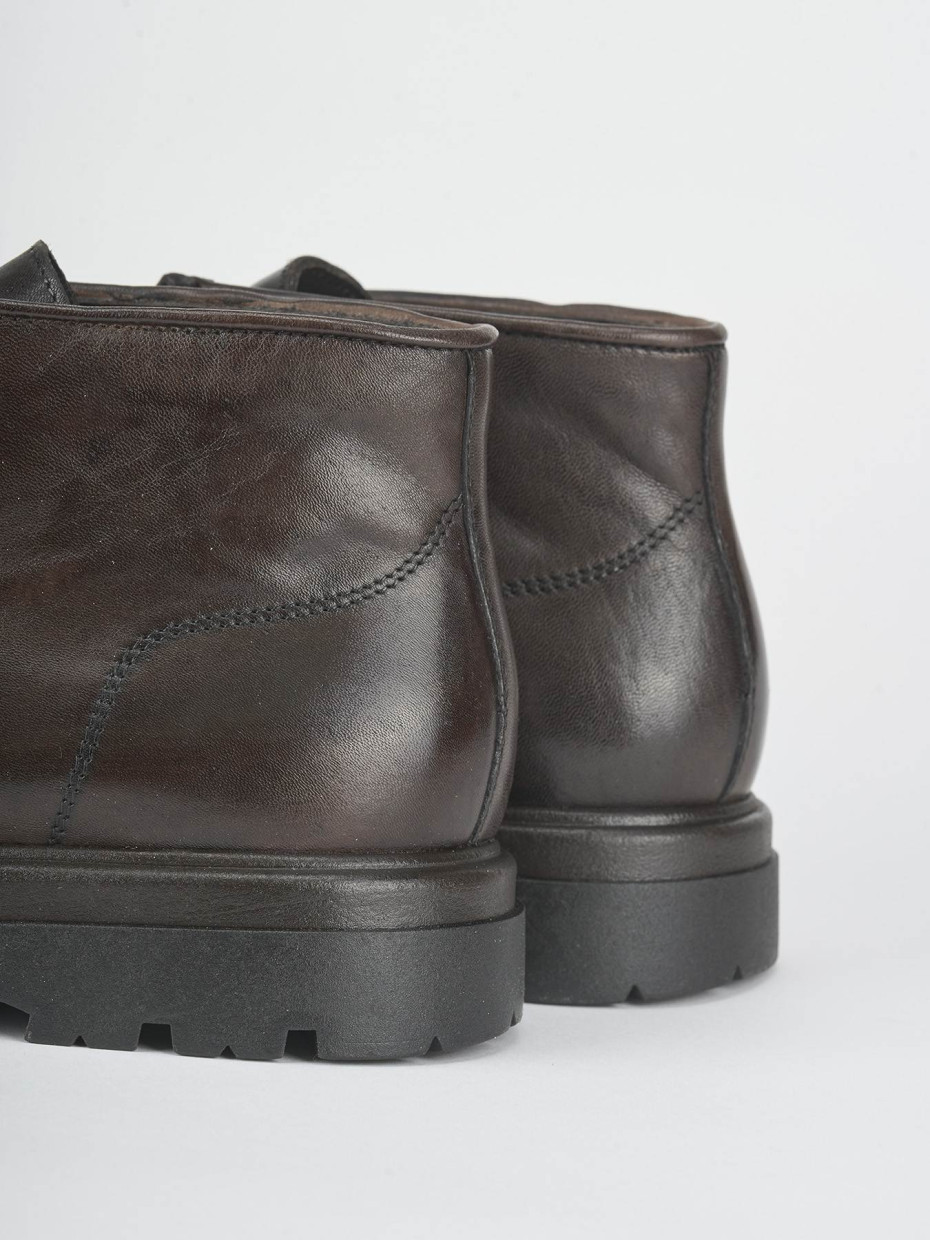 Stringate pelle testa