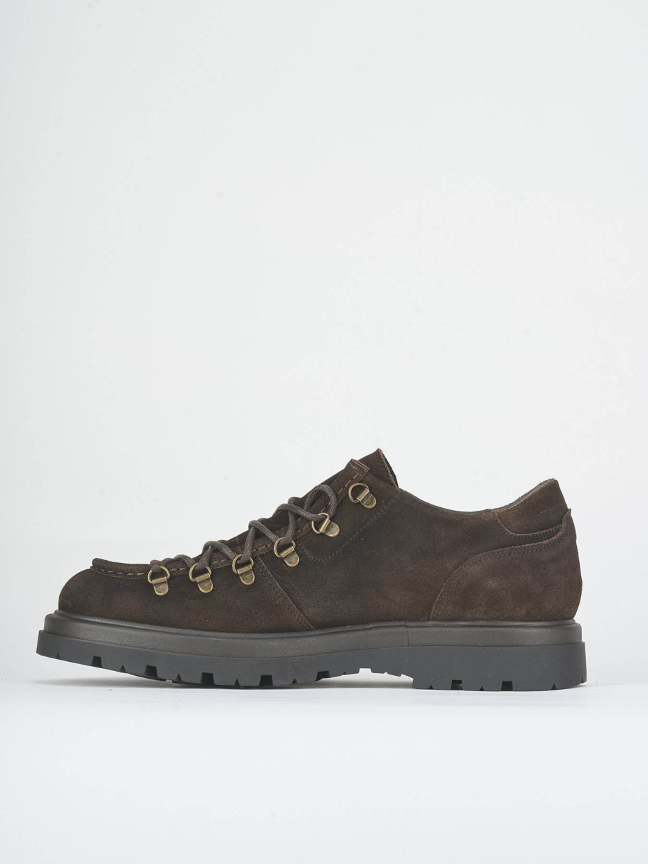 Stringate camoscio testa