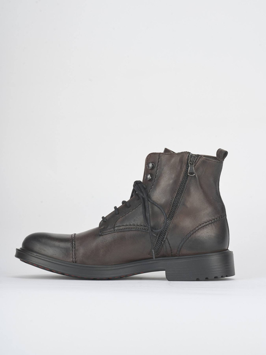 Botas militares marrón oscuro cuero