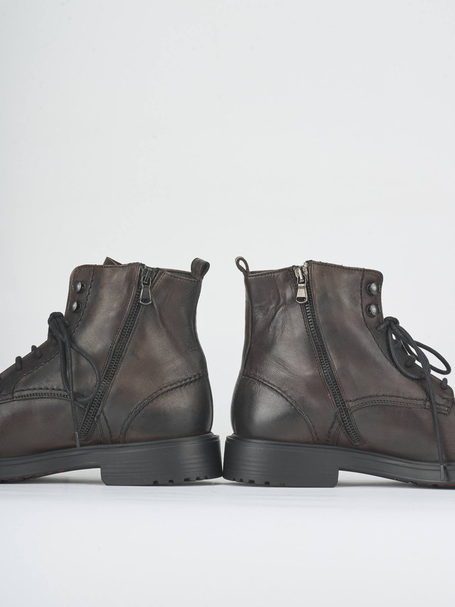 Botas militares marrón oscuro cuero