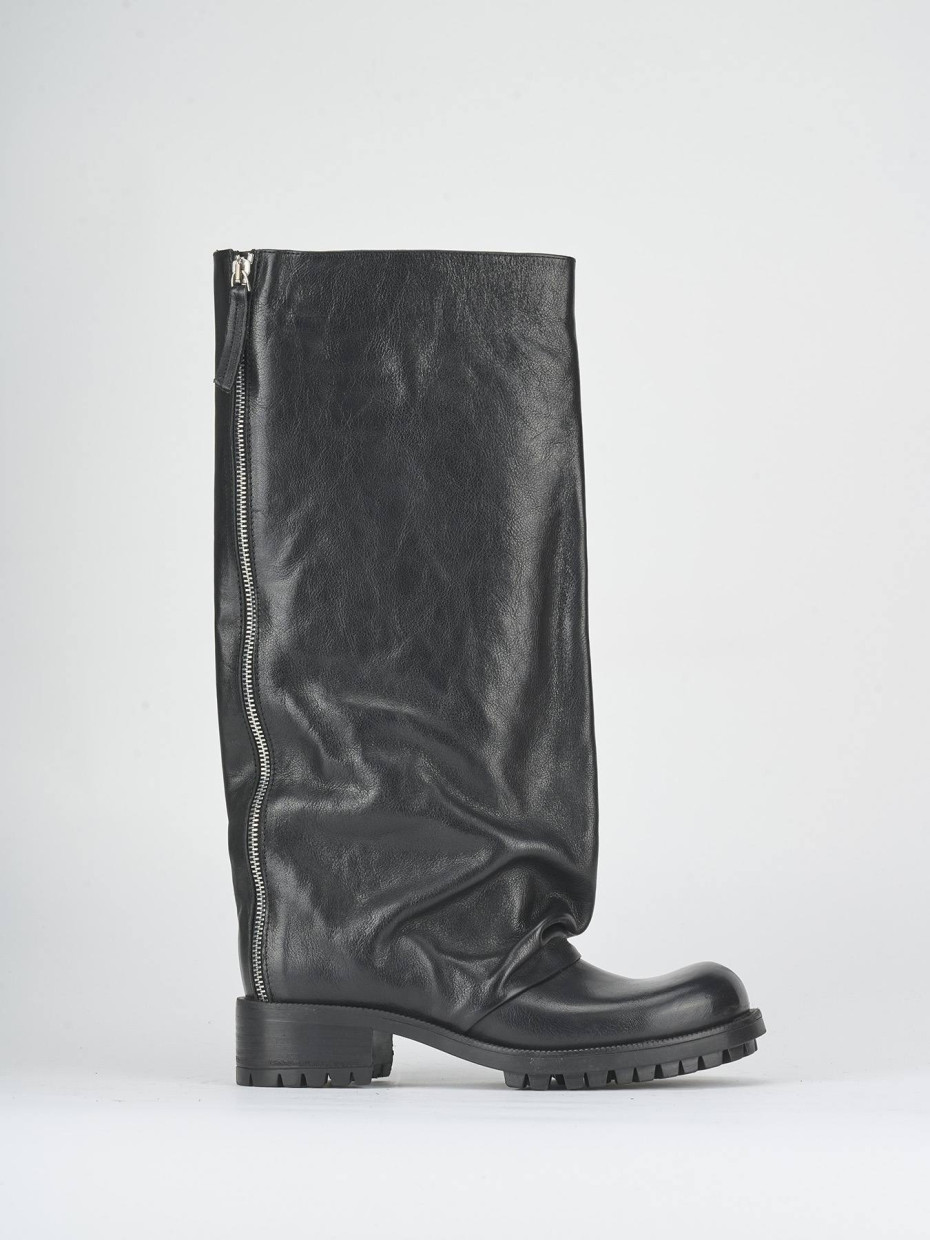 Low heel boots heel 4 cm black leather