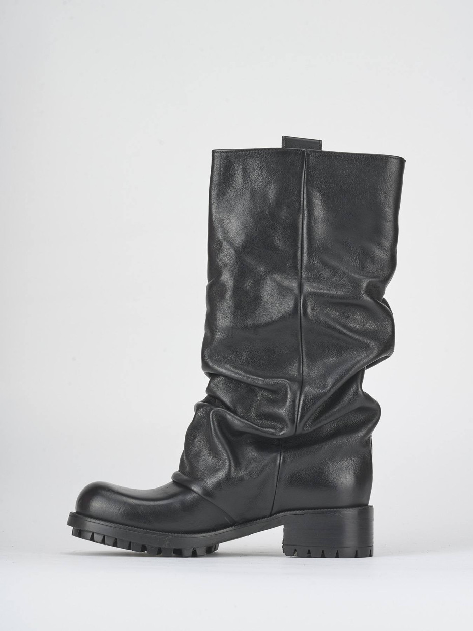 Low heel boots heel 3 cm black leather