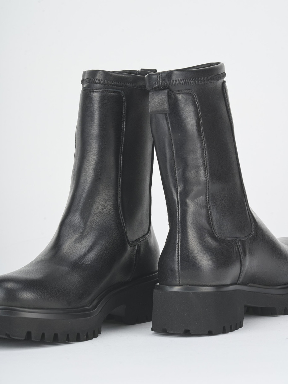 Stivaletti tacco 3cm pelle nero