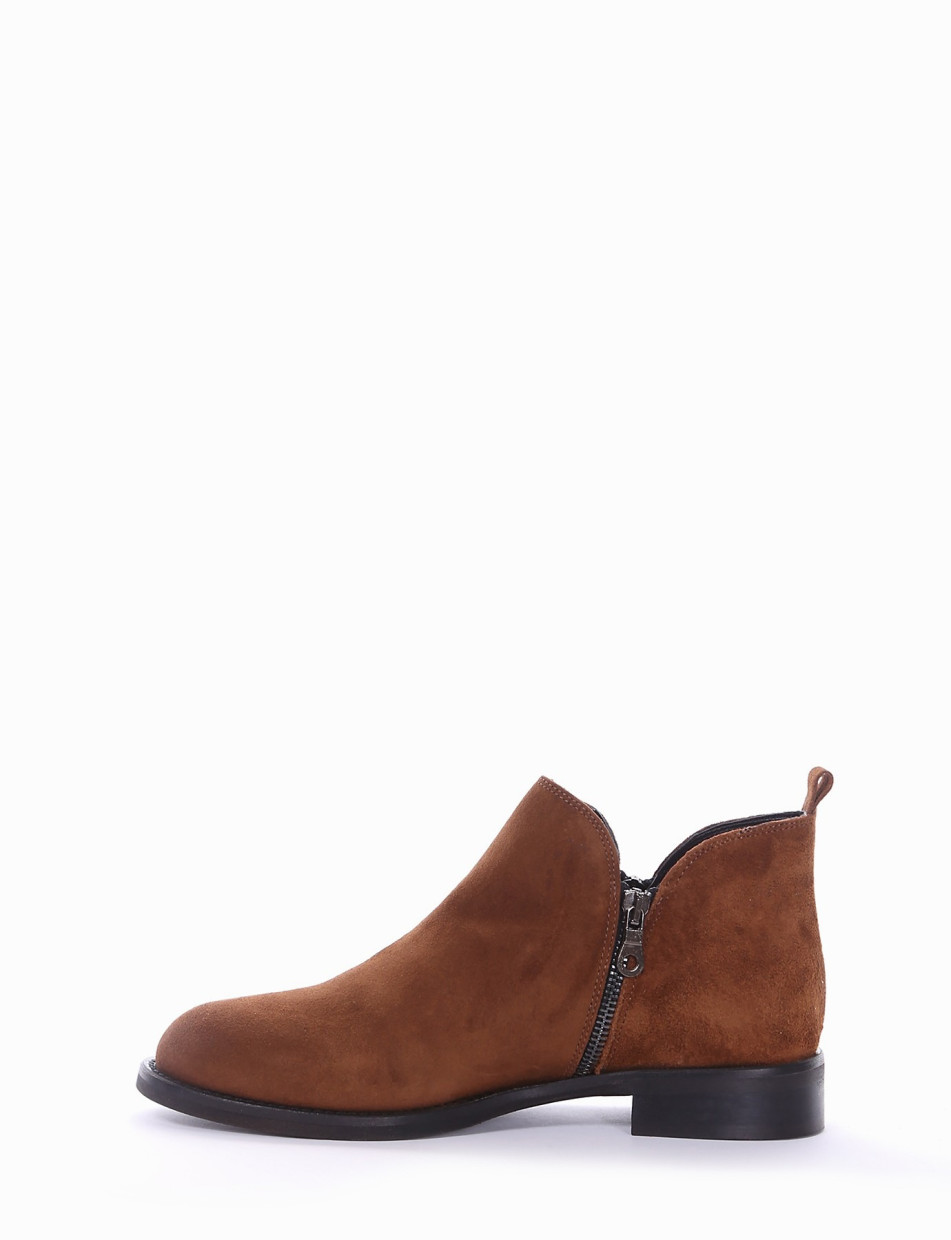 Botines de tacón bajo tacón 2 cm marrón ante