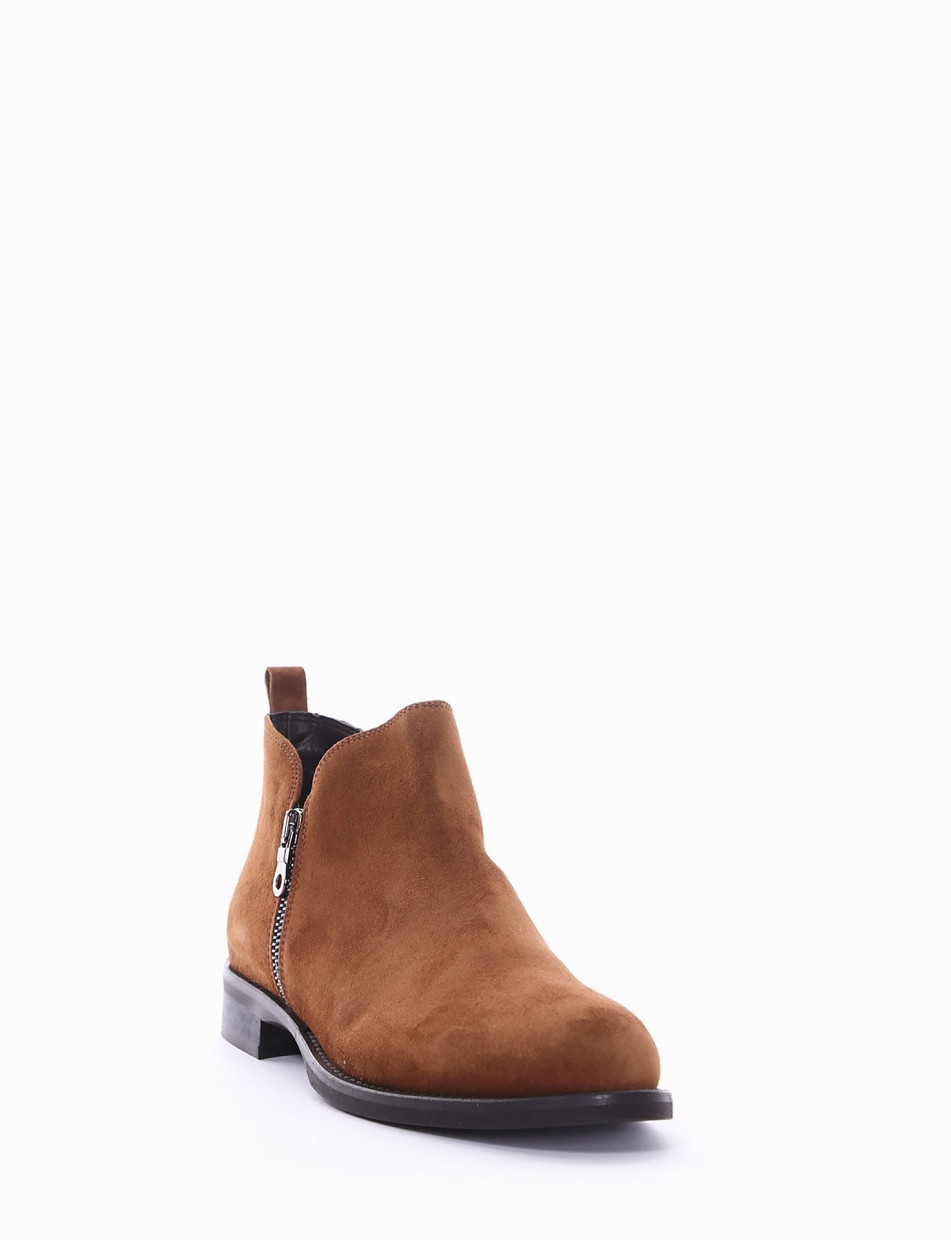 Botines de tacón bajo tacón 2 cm marrón ante