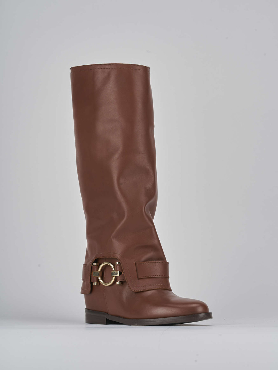 Botas de tacón bajo tacón 2 cm marrón cuero