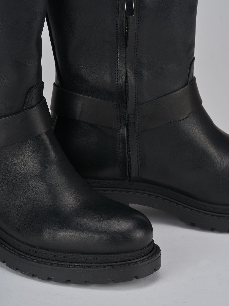 Botas de tacón bajo tacón 2 cm negro cuero
