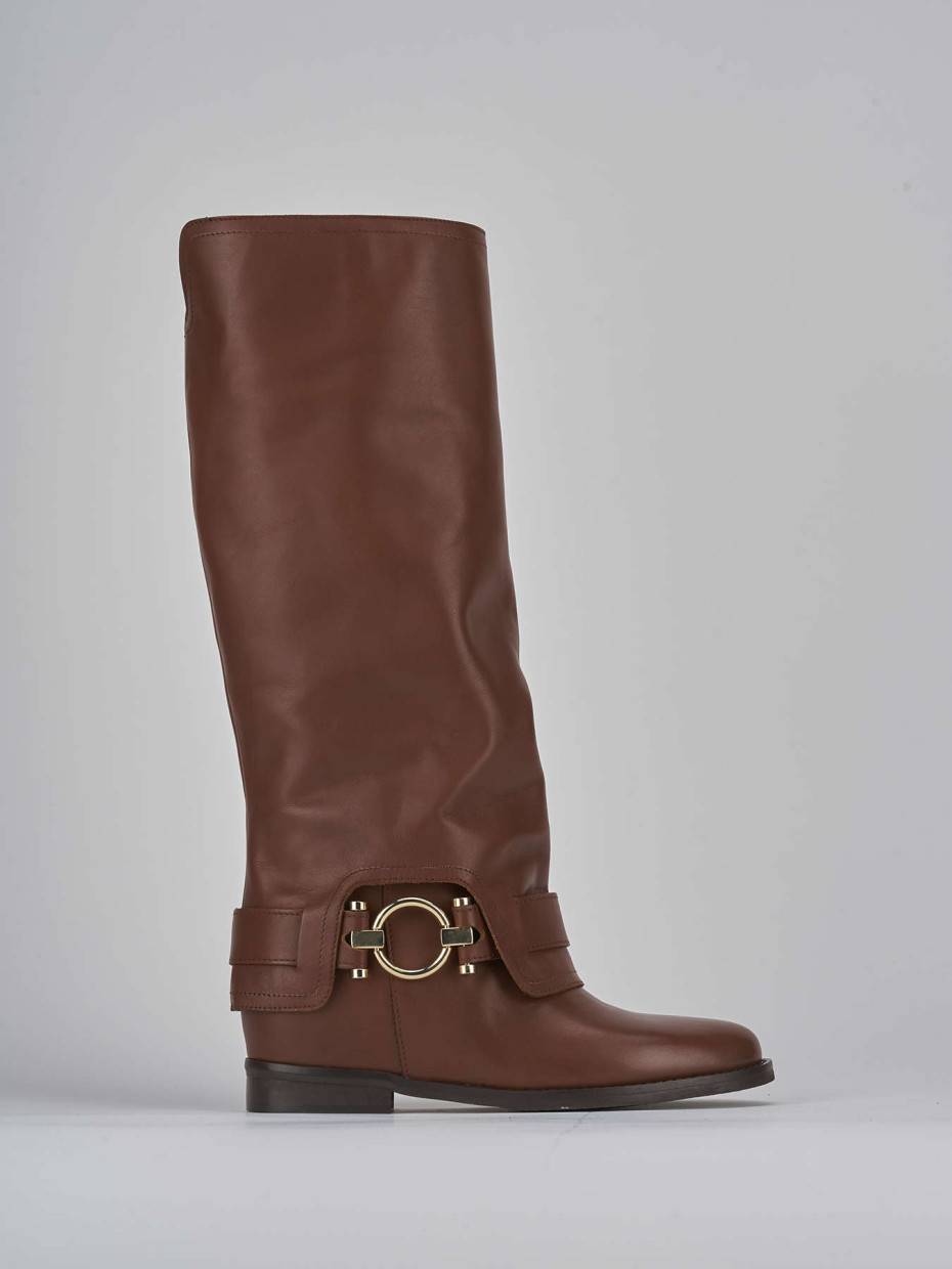 Botas de tacón bajo tacón 2 cm marrón cuero