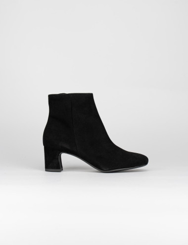 Stivale tronchetto tacco 5 cm nero