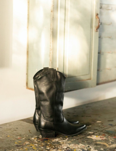 Low heel boots heel 4 cm black leather