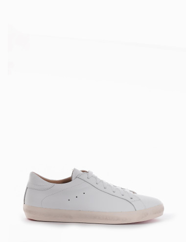 Snkrs  tre fori fondo rosso