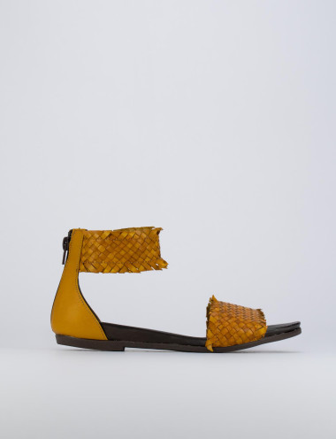 Sandaolo tacco 1 cm giallo pelle