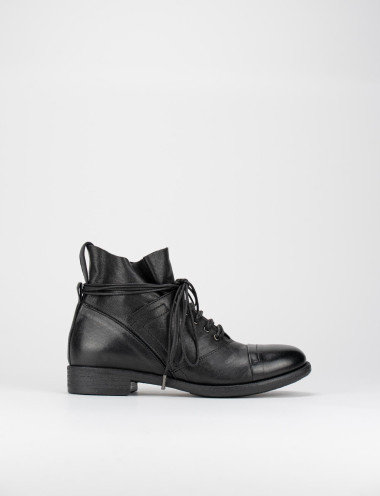 Botas militares tacón 2 cm negro cuero