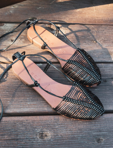 Sandalias de tacón bajo tacón 1 cm negro cuero