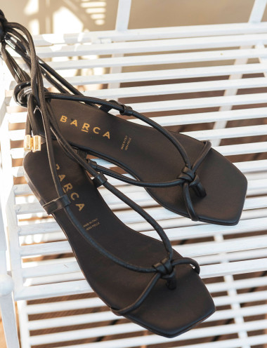 Flip flops heel 1 cm black leather