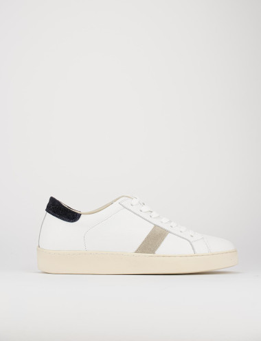 sneakers fondo gomma e soletto interno in vera pelle. tomaia in morbida pelle bianco