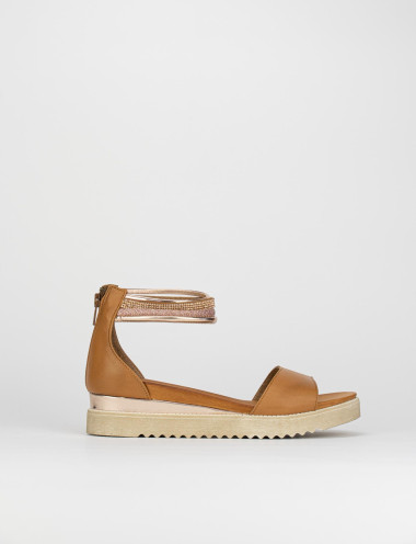 Sandalias de tacón bajo tacón 1 cm marrón cuero