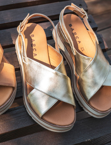 Sandalias de cuña tacón 1 cm oro cuero