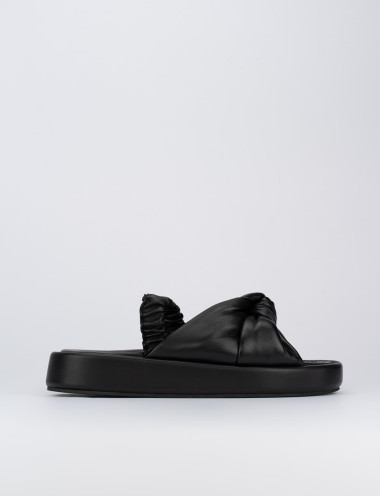 Sandalo tacco 1 cm nero pelle