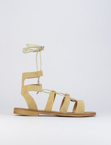 Sandalias de tacón bajo tacón 1 cm beis ante