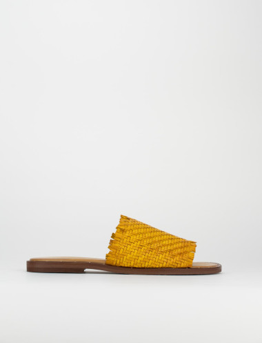 Mules tacón 1 cm amarillo cuero