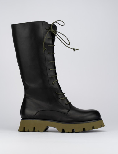 Stivale anfibio tacco 2 cm nero pelle