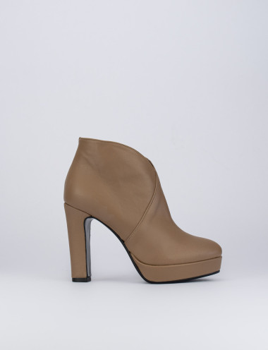 Botines de tacón alto tacón 10 cm beis cuero