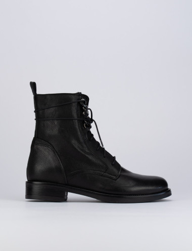 Botas militares tacón 2 cm negro cuero