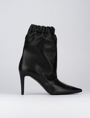 Stivaletto tacco 9cm nero pelle