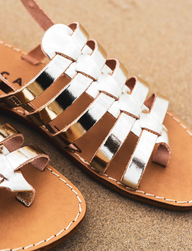 Sandalias de tacón bajo tacón 1 cm plata cuero