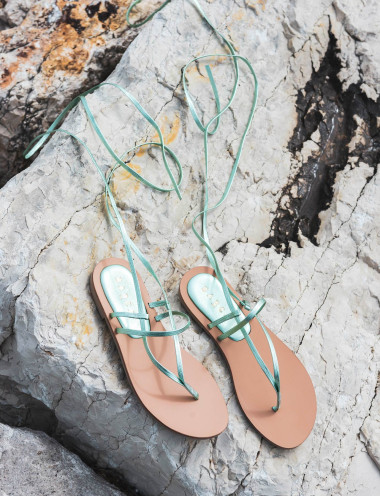 Sandalias de tacón bajo tacón 1 cm verde cuero