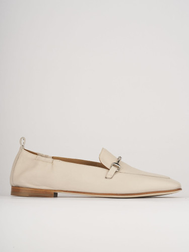 Mocasines tacón 1 cm beis cuero