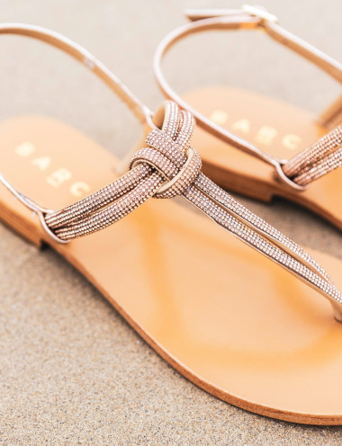 Sandalias de tacón bajo tacón 1 cm beis cuero