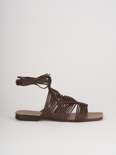 Sandalias de tacón bajo tacón 1 cm marrón oscuro cuero