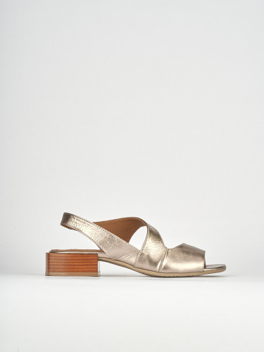 Sandalias de tacón bajo tacón 3 cm oro cuero
