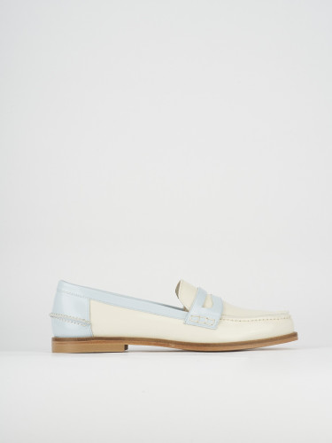 Mocasines tacón 1 cm beis cuero
