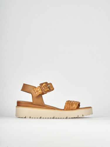 Low heel sandals heel 1 cm brown leather
