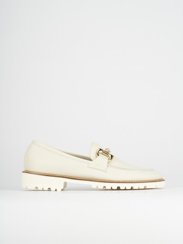 Mocasines tacón 1 cm beis cuero