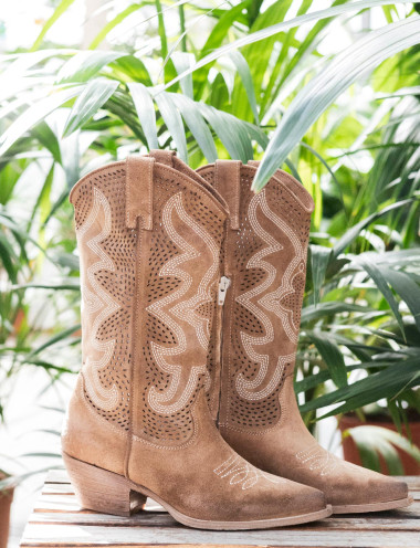 Botas de tacón bajo tacón 4 cm beis ante