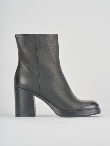 Stivaletto tacco 8cm nero pelle