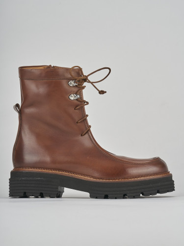Anfibi tacco 2cm pelle marrone