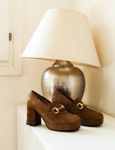 Mocasines tacón 7 cm marrón ante