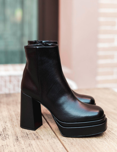 Stivaletti tacco 8cm pelle nero