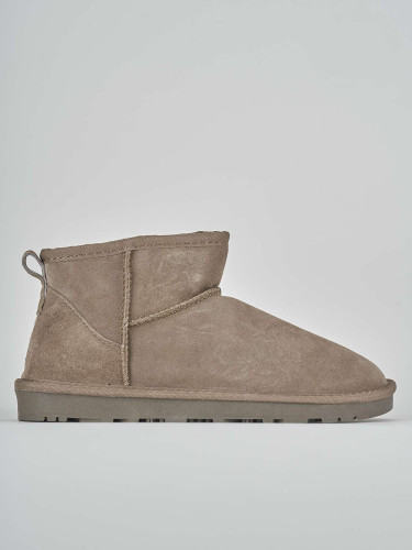 Botines de tacón bajo beis ante