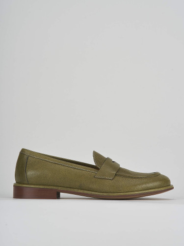 Mocasines tacón 2 cm verde cuero