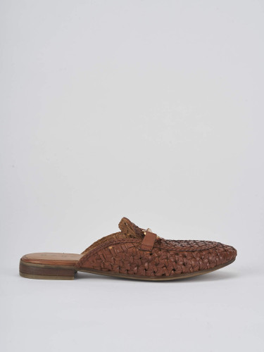 Zuecos con tacón tacón 1 cm marrón cuero